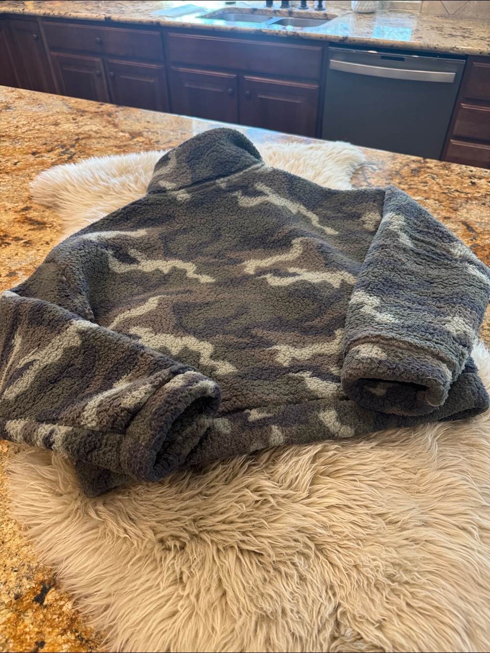 American Eagle Outfitters Camo zippered fleece. Size XS. Green. - Picture 4 of 4
